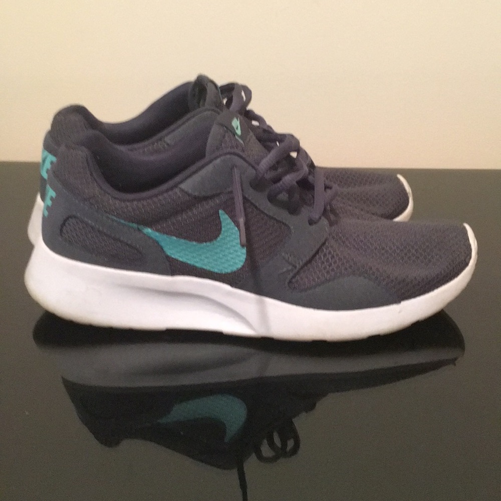 8.5 women’s nike kaishi